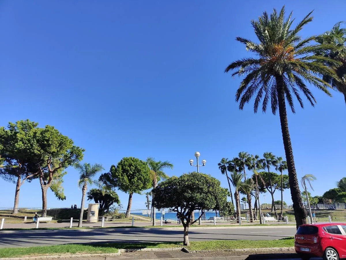 Le 323 Prom - 2 Chambres - Ac - Parking - Tram Et Supermarche Proches - Front De Mer Nicea 0*,